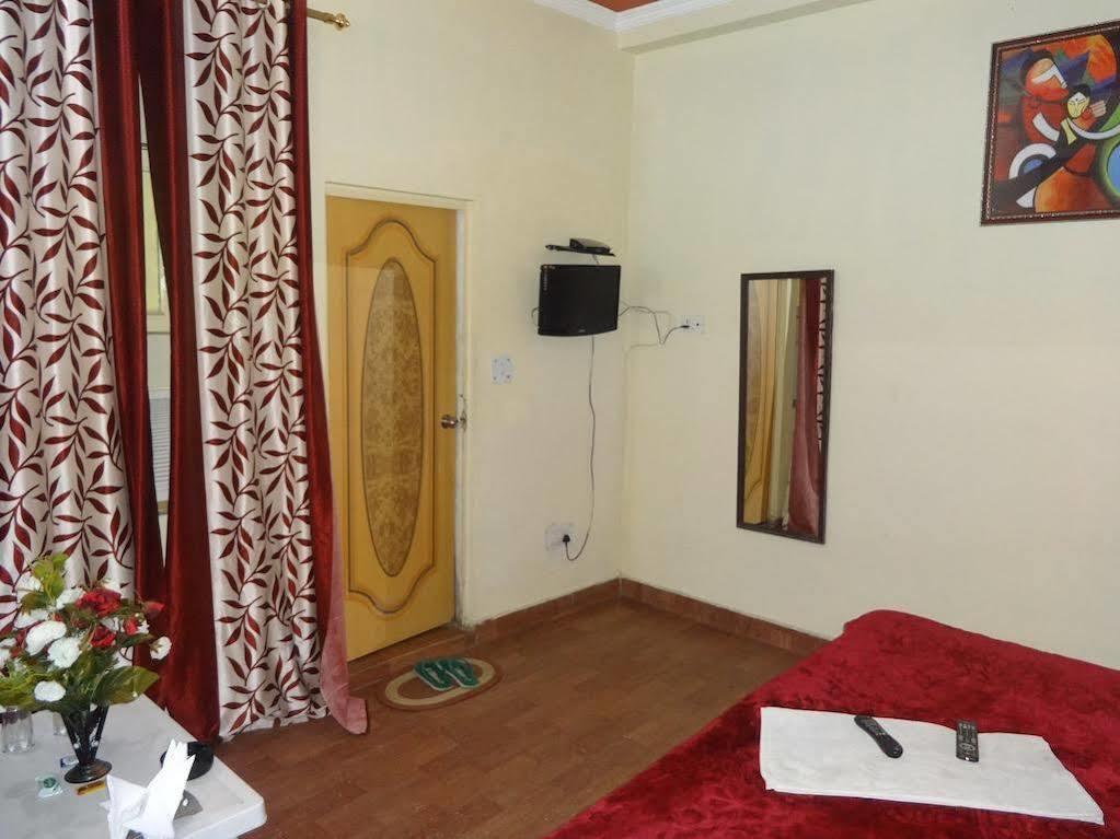 The Crown Hotel New Delhi